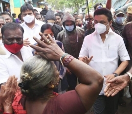 உங்களின் குறை தீர்க்க  ஆதவன் வருகிறத�