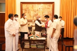 கெத்தா நடந்து வர்றார்!