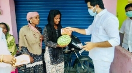  நேரில் சந்தித்து நிதியுதவி 