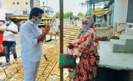  நேரில் சந்தித்து நிதியுதவி 