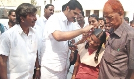 மாற்று திறனாளிகளுக்கு உபகரணங்கள் வழ�